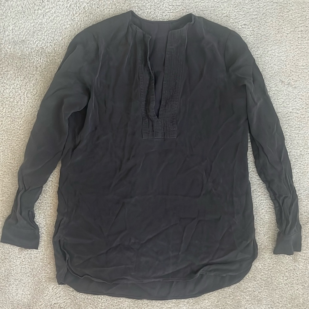 Vince Dark Brown 100% Silk Blouse in Women’s Size 4